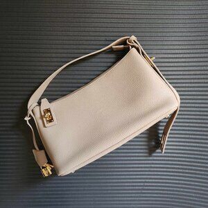 😍VERAFIED - 😍NWOT 😍Gold Beige Hobo Bag